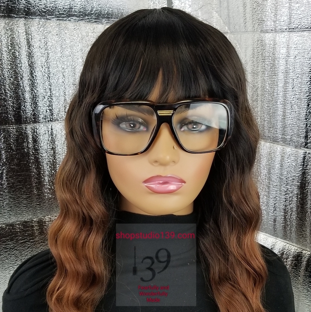 - honey blonde dipped wavy wig